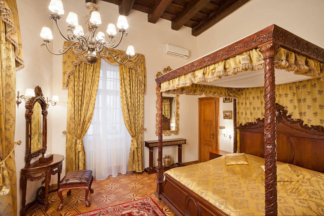 St. Florian Suite - Master bedroom Hotel U Prince