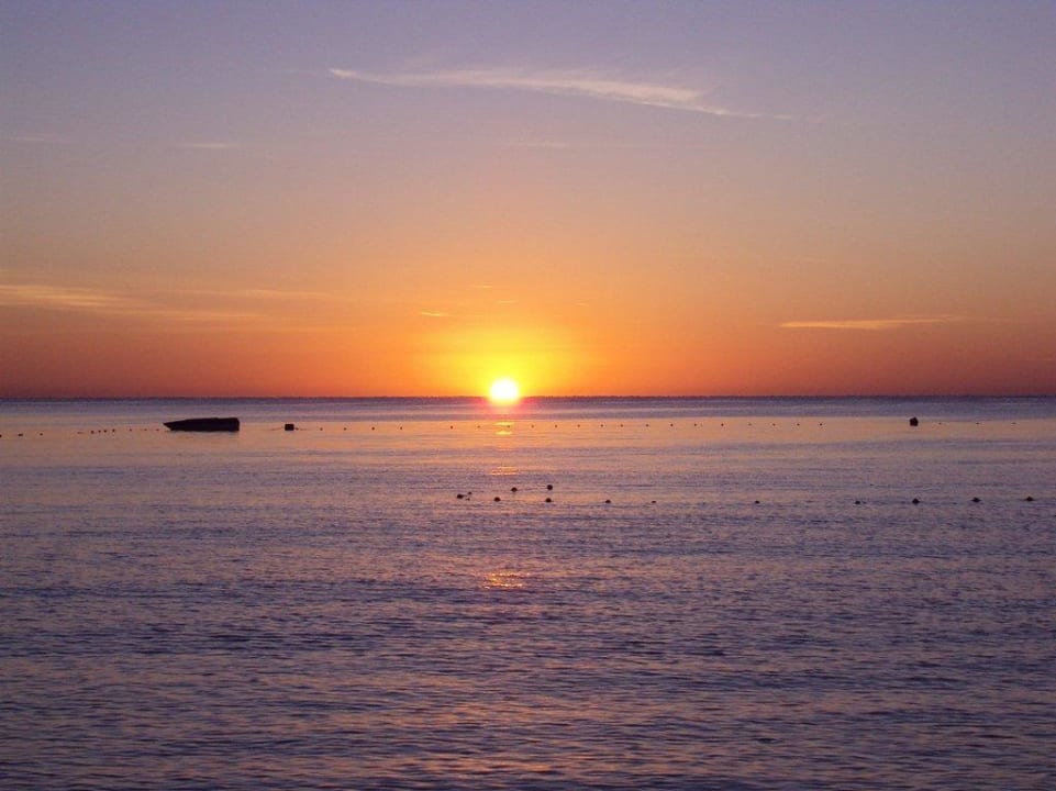 Sonnenaufgang am Strand Ghazala Beach