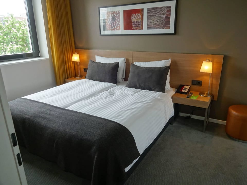 "Schlafzimmer Blick von Tür" Adina Apartment Hotel Berlin