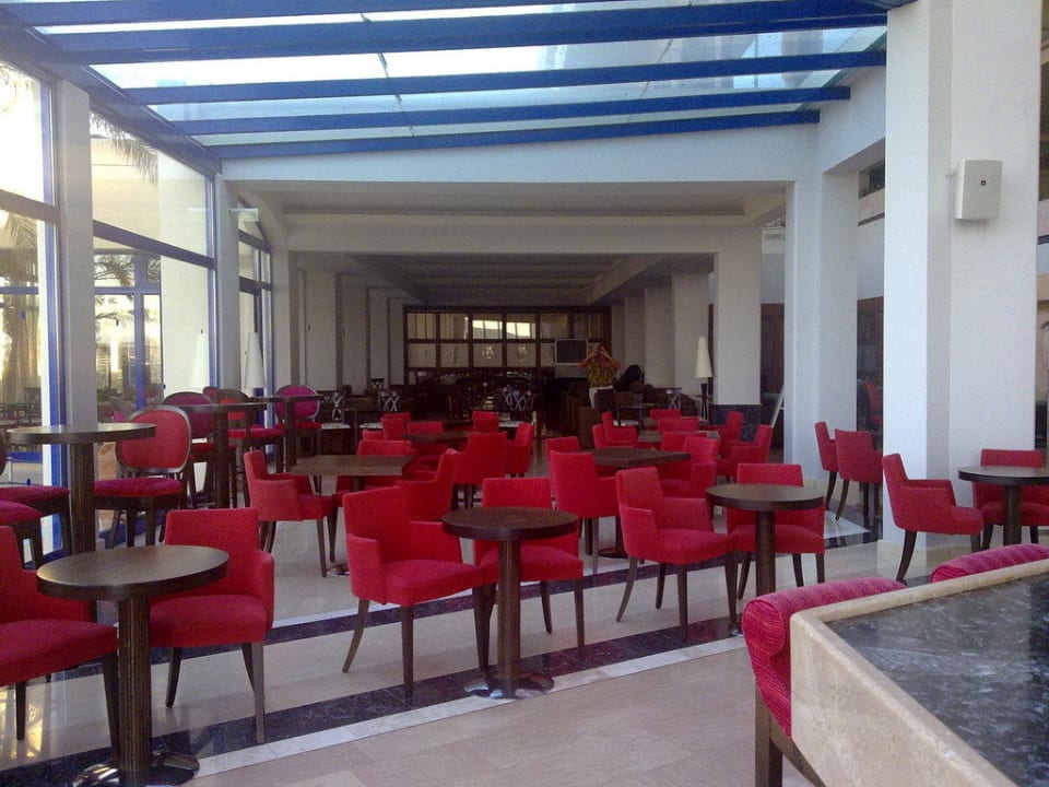 Ausserhalb des Restaurantes Kresten Palace Hotel