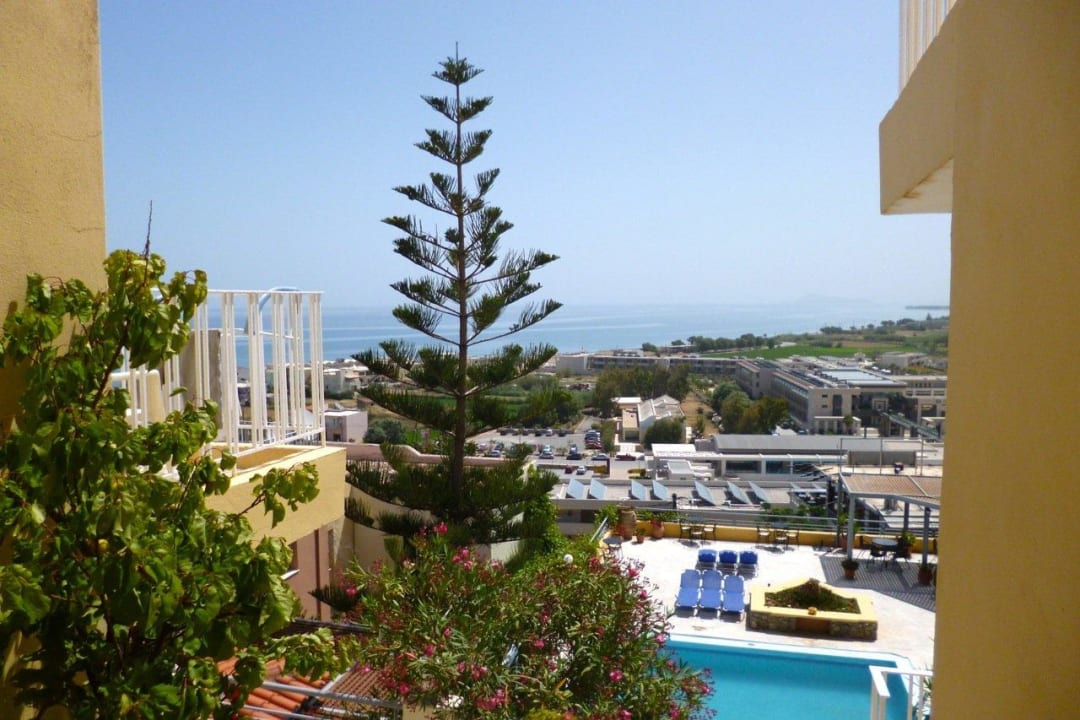 Von der Treppe zu den Appartements Hotel Aphea Village