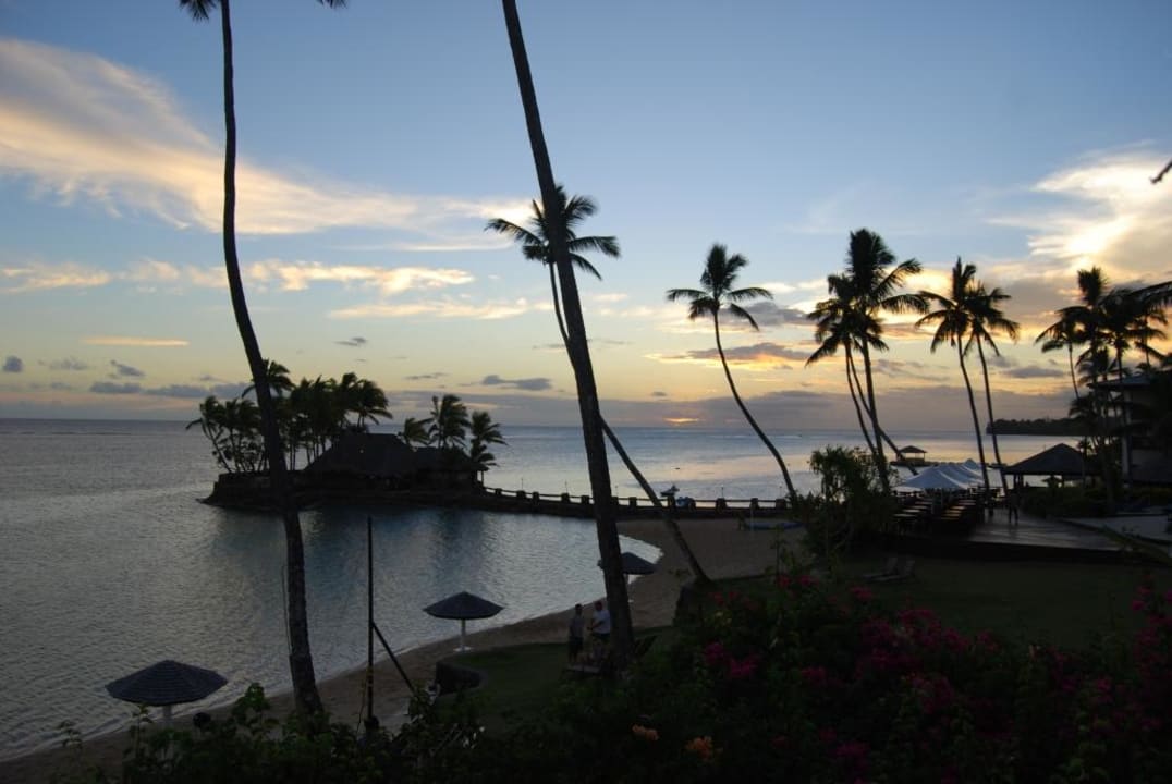 На территории отеля. Warwick Fiji Hotel