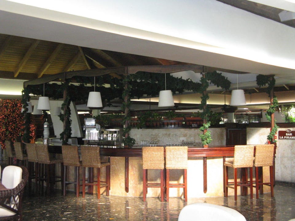 Obere Bar in der Lobby Grand Sirenis Punta Cana Resort & Aquagames