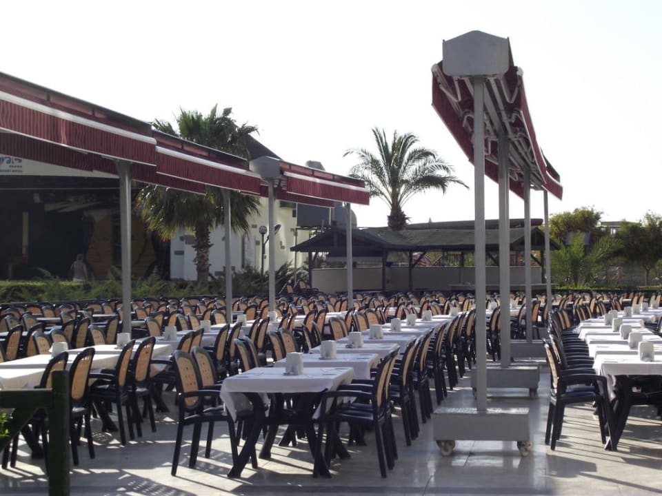 Outside buffet dining area Selectum Family Comfort Side