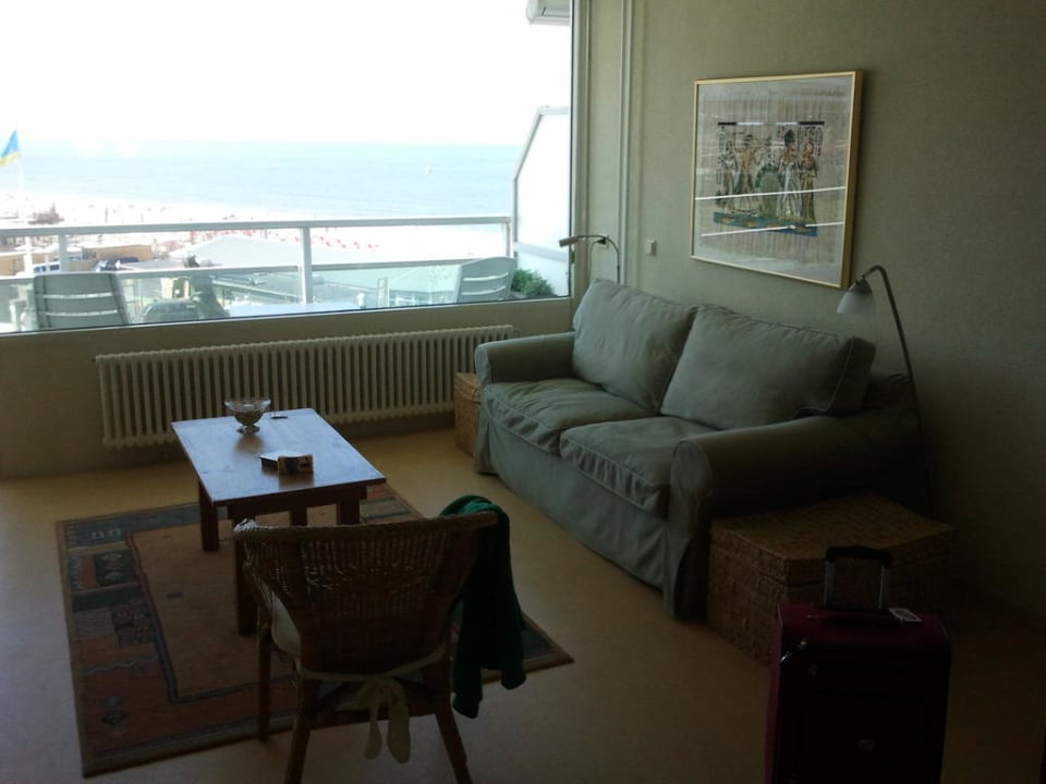 Blick durchs Zimmer aufs Meer  Strandstudio Zandvoort