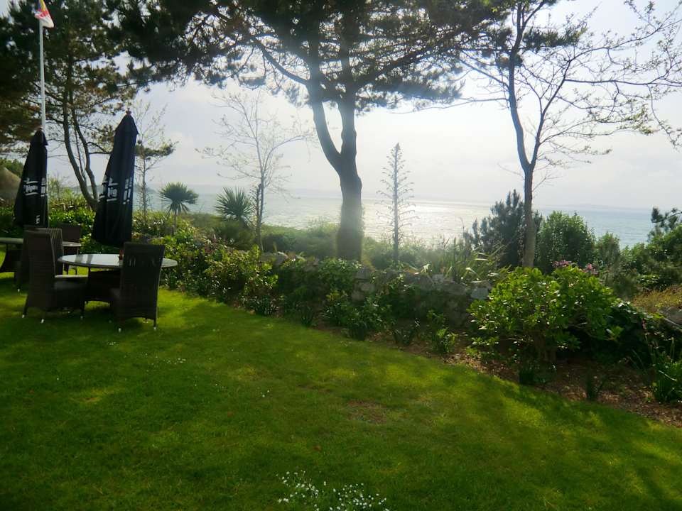 Blick auf das Wasser Hotel White House