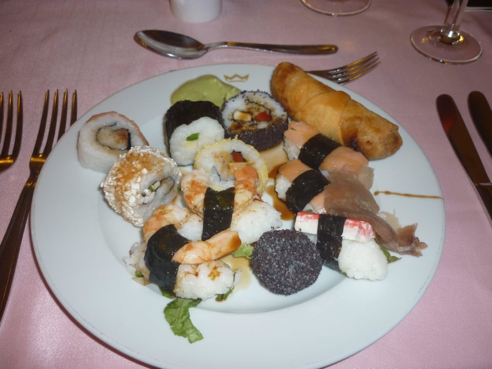 Leckeres Sushi mit scharfen Wasabi Hotel Riu Touareg