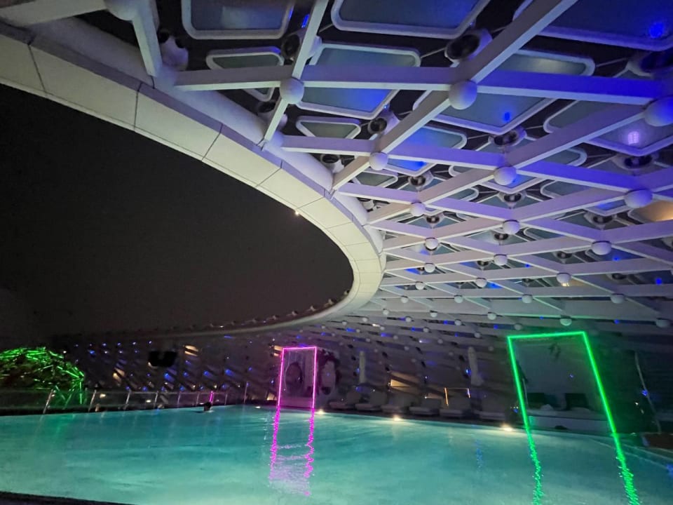 Pool W Abu Dhabi - Yas Island