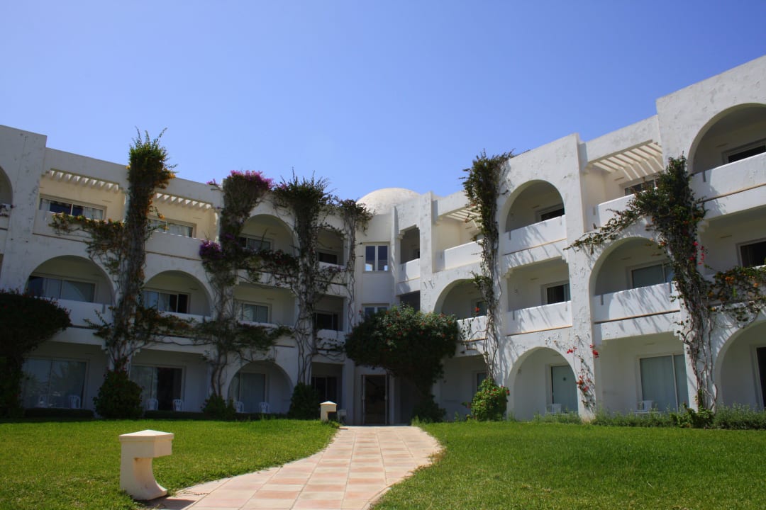 Gebäude von unserem Zimmer  Djerba Plaza Thalasso & Spa