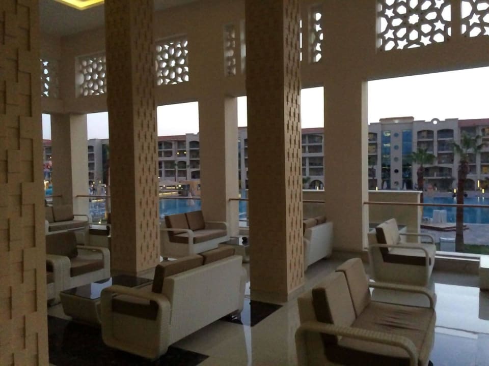 Bereich vorm Wow-Restaurant Pickalbatros White Beach Resort - Hurghada