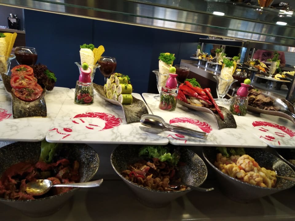 Gastro Saturn Palace Resort Hotel
