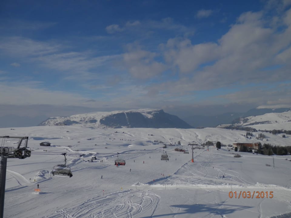 Blick nach vorne auf die Piste Goldknopf alpine lifestyle hotel