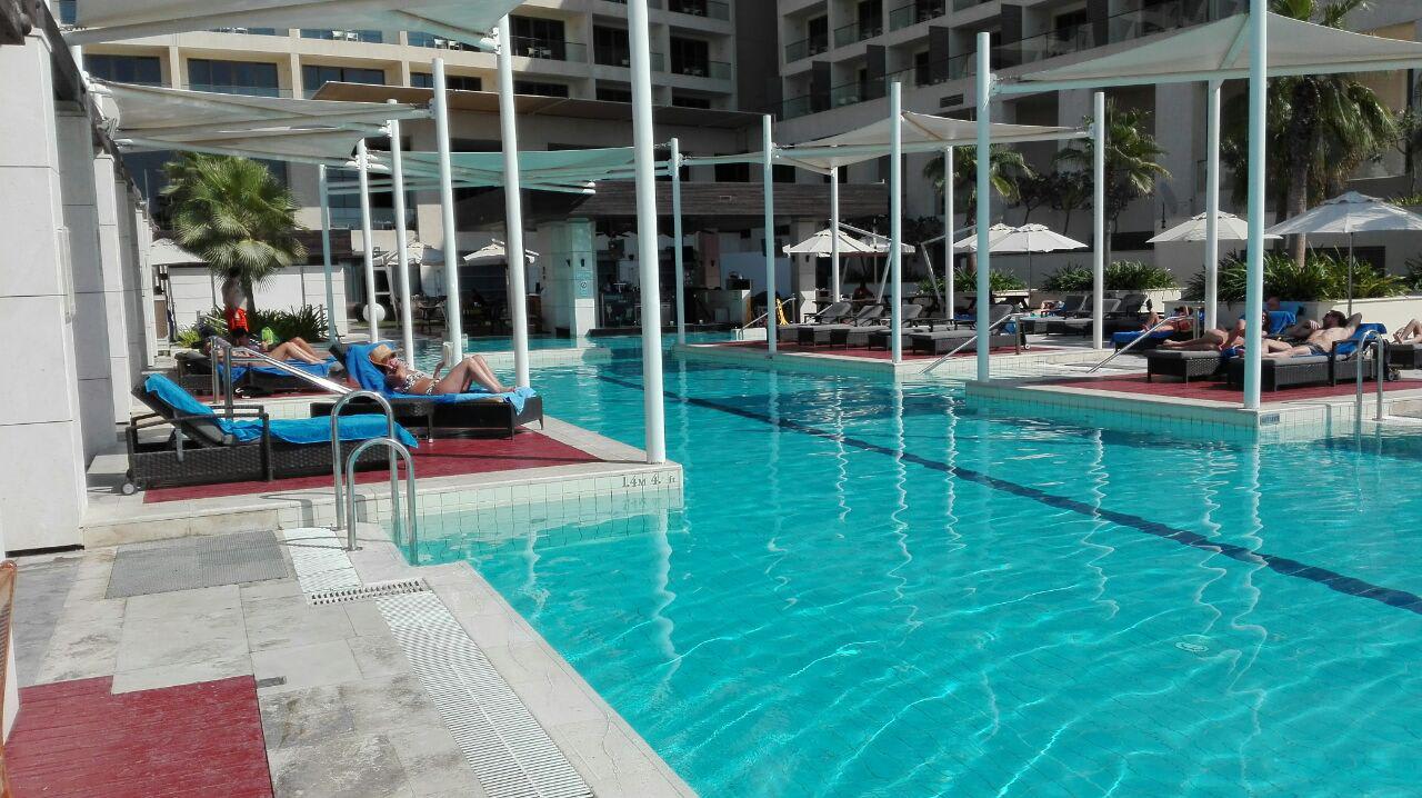 Pool Crowne Plaza Hotel Yas Island