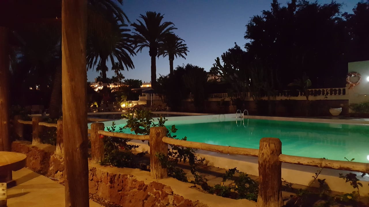 Pool HL Miraflor Suites Hotel