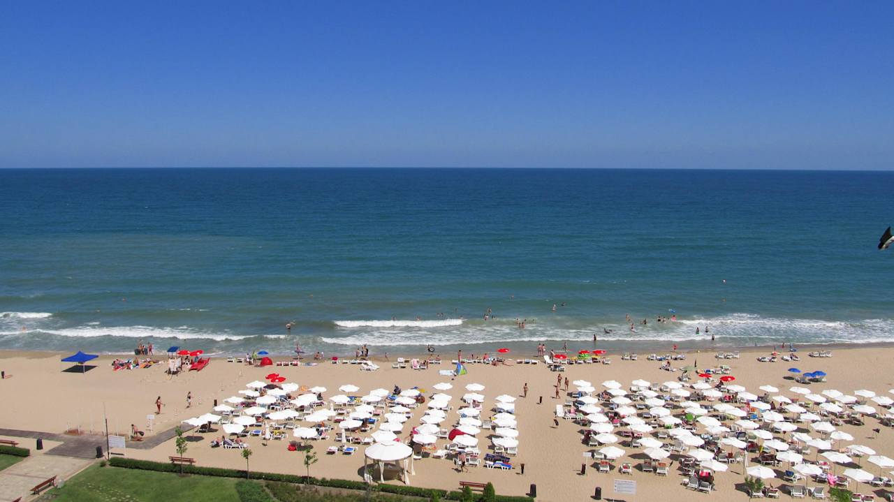 Výhlad z izby s balkonom Sol Luna Bay