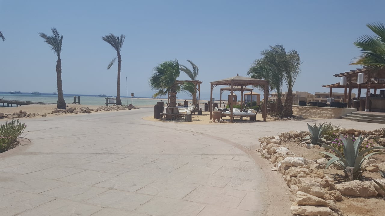 Gartenanlage The Breakers Diving & Surfing Lodge