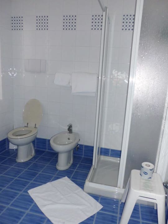 Das Bad war ausreichend groß Hotel Regina