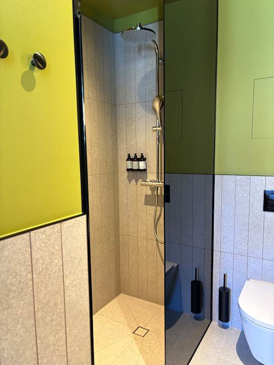 Zimmer Locke at East Side Gallery