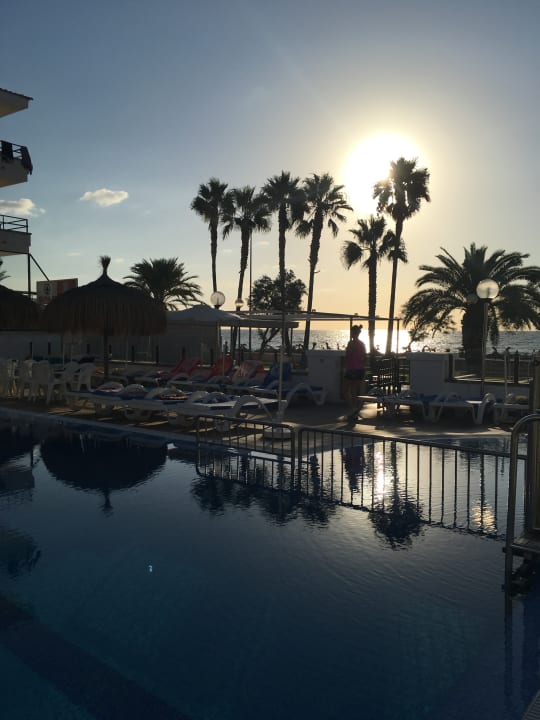 Pool R2 Veronica Beach Hotel