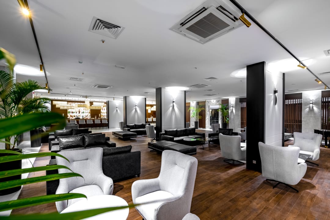 Lobby Rubi Platinum Sign