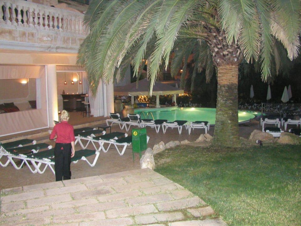 Poollandschaft am Abend Lago Garden