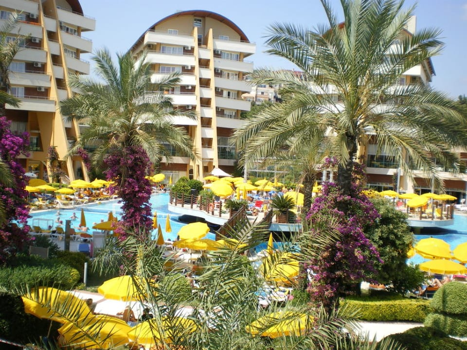 Alaiya Poolanlage Alaiye Resort & Spa