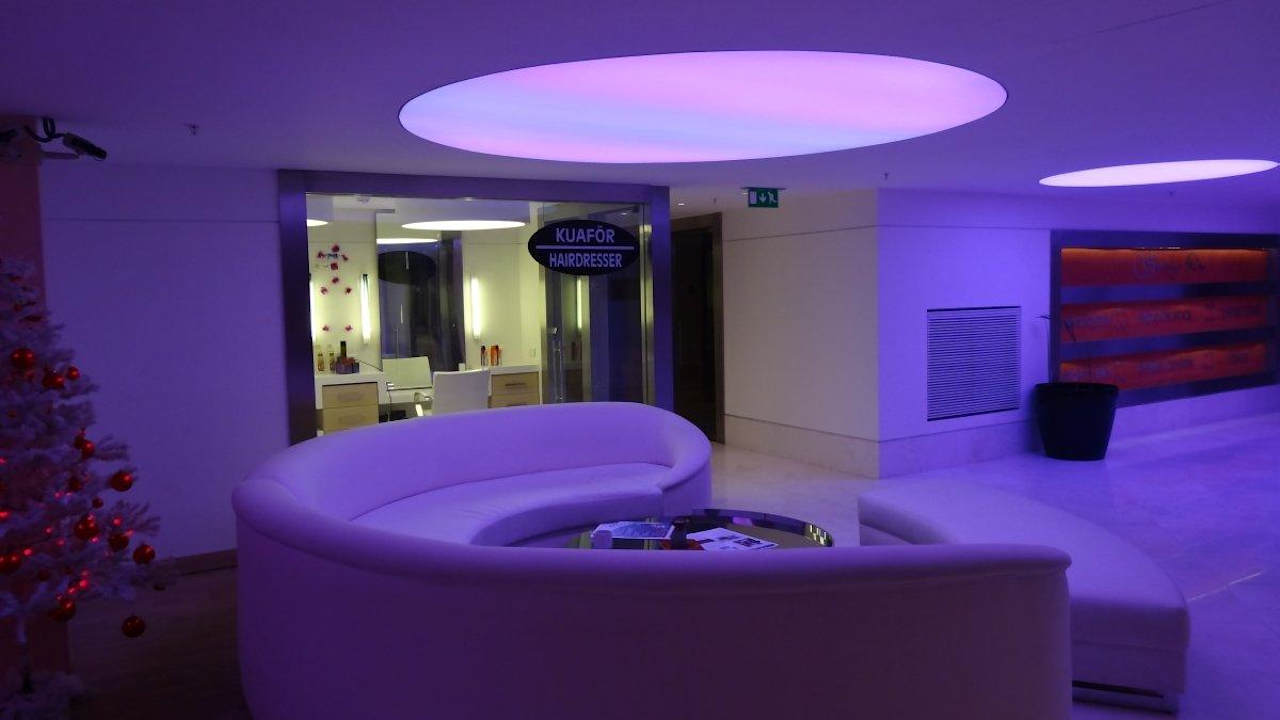 Wejście do Shang-Du SPA Xanadu Snow White Hotel