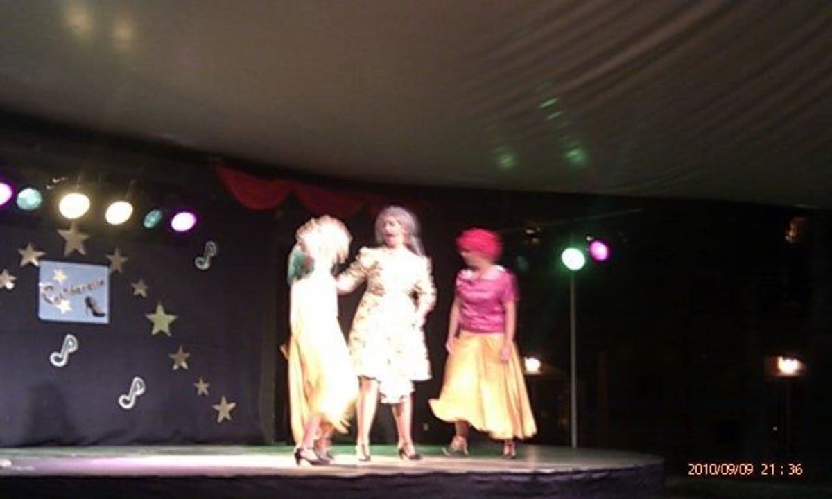 Abendliche Show Garden Saladina