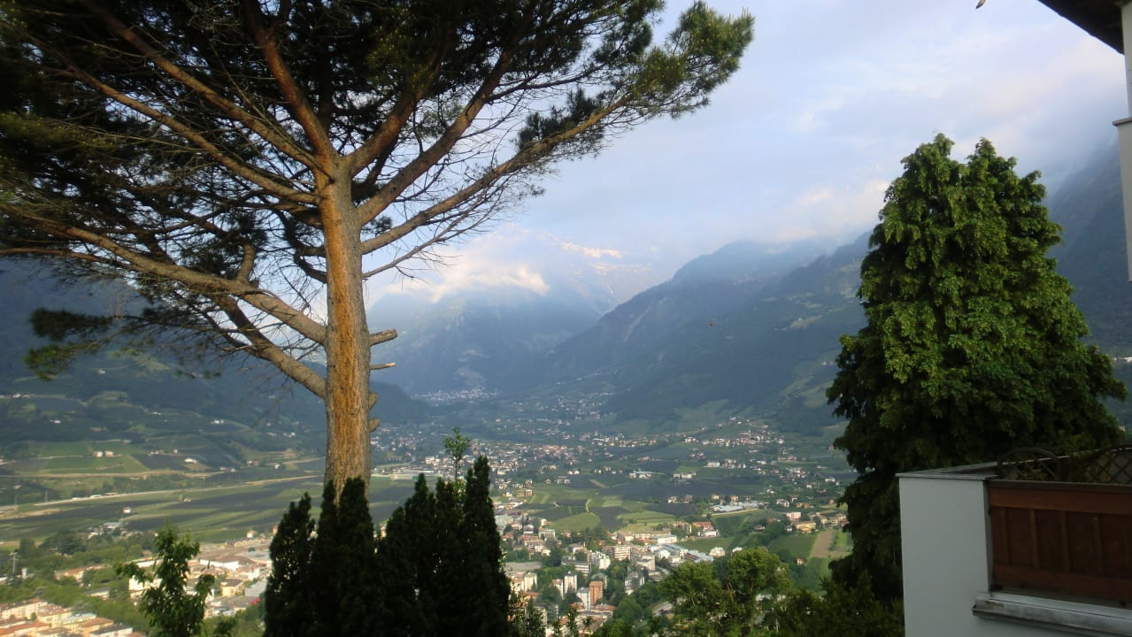 Blick auf Meran vom Hotel aus Hotel Bellevue