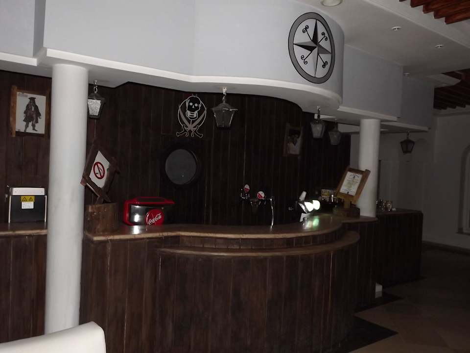 Eine von mehreren Bars in der Nacht - 24 Std.? Alassio Hotel and Thalasso