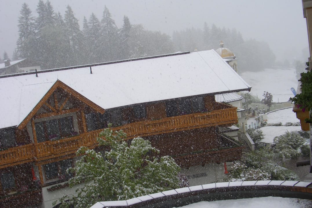 Blick auf Chalet Elisabeth vom Balkon Zimmer 223 Wohlfühlresort Peternhof