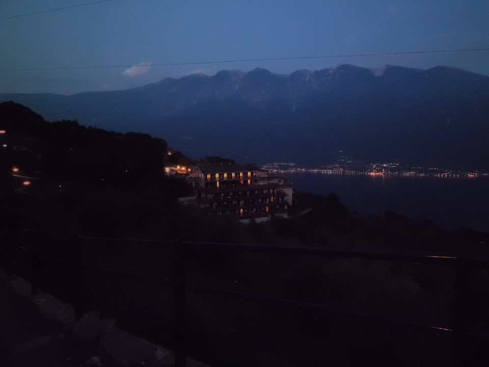 Nachtansicht Park Hotel Zanzanu