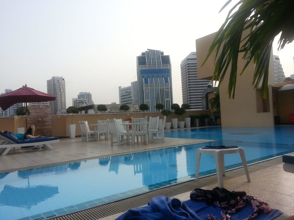 Hotelpool im 9. Stock Pipa Hotel Bangkok Sukhumvit 11