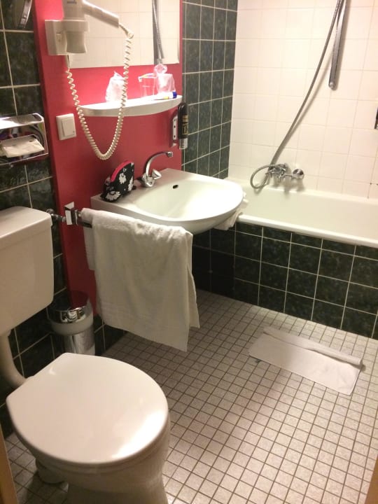 Bad der 70er Sauerland Alpin Hotel