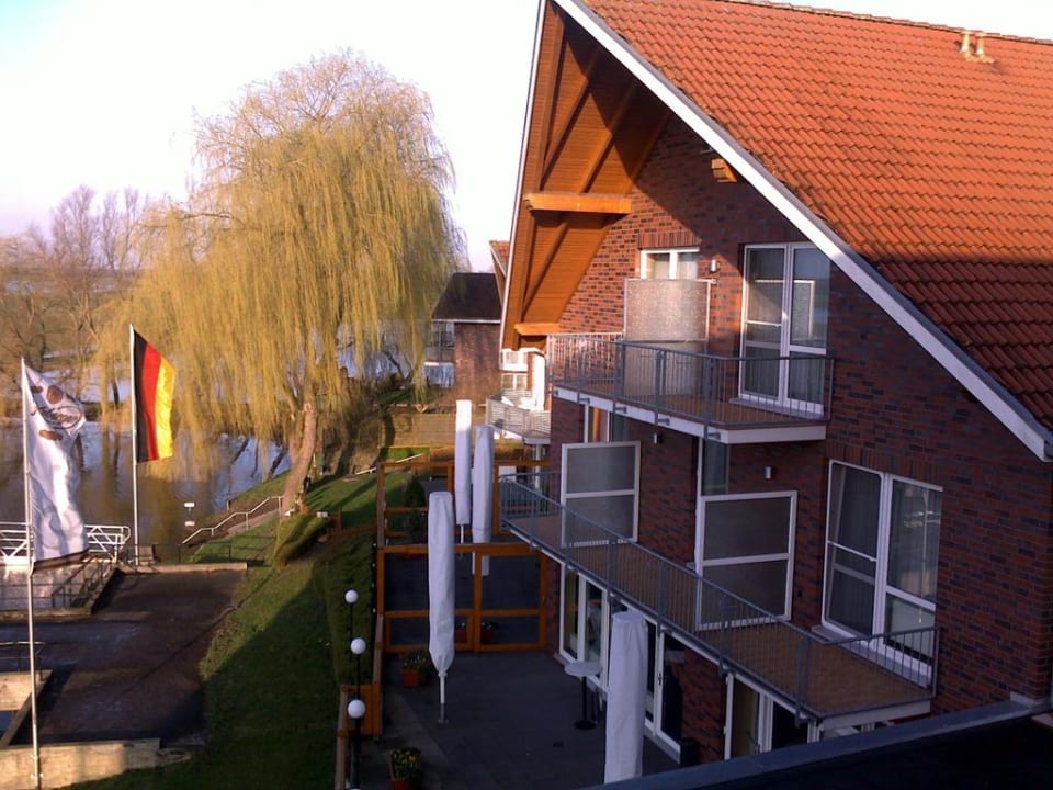 Blick aus Zimmer 52 auf das Nebenhaus Hotel Bootshaus