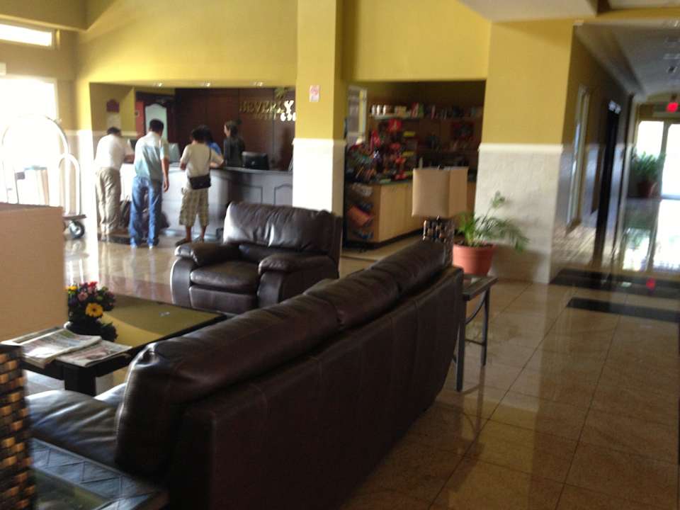 Lobby Beverly Hills Hotel & Suites
