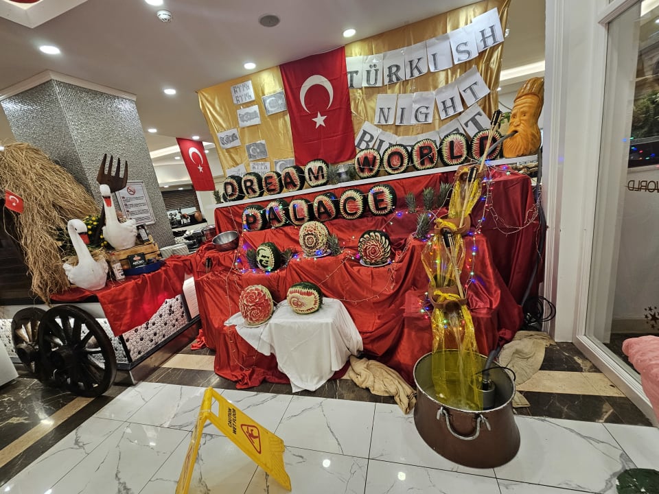 Gastro Dream World Palace Hotel