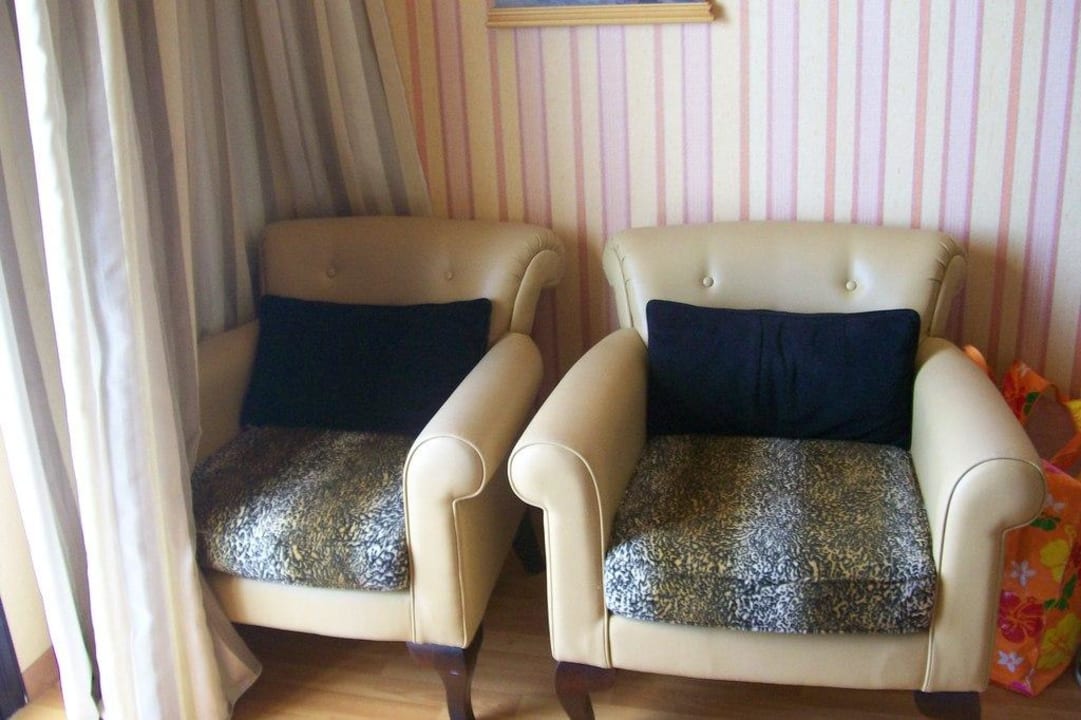 Sitzgelegenheiten im Zimmer Constantinos The Great Beach Hotel