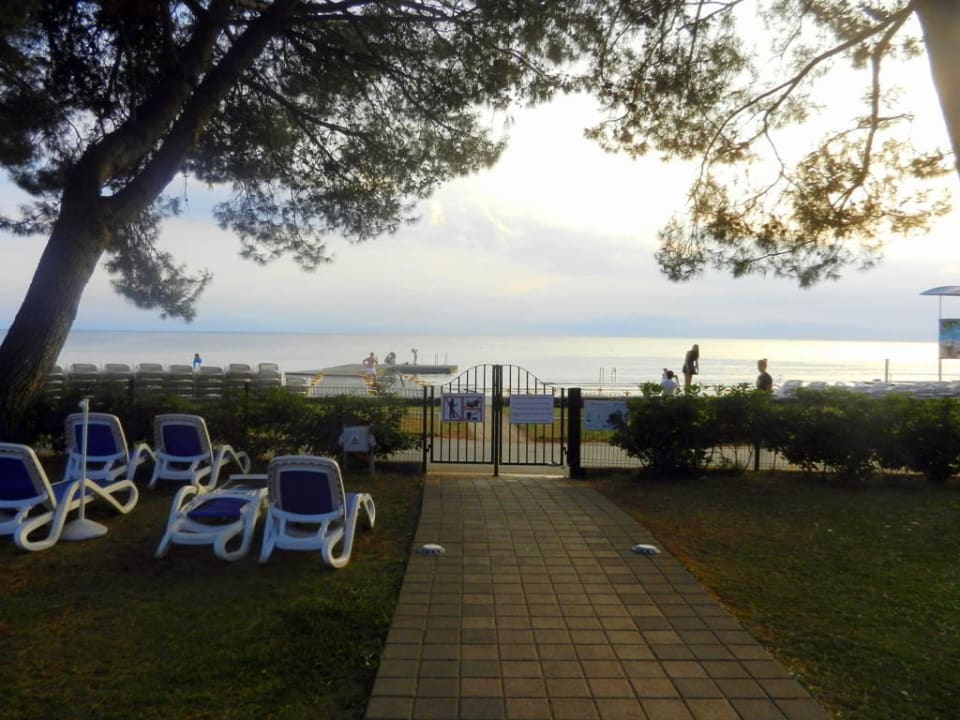 Am Weg zum Strand Hotel Aurora Plava Laguna