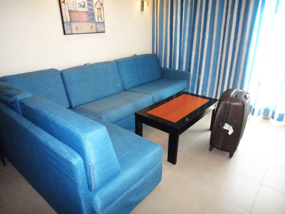 Wohnbereich mit Couch Hotel Las Costas