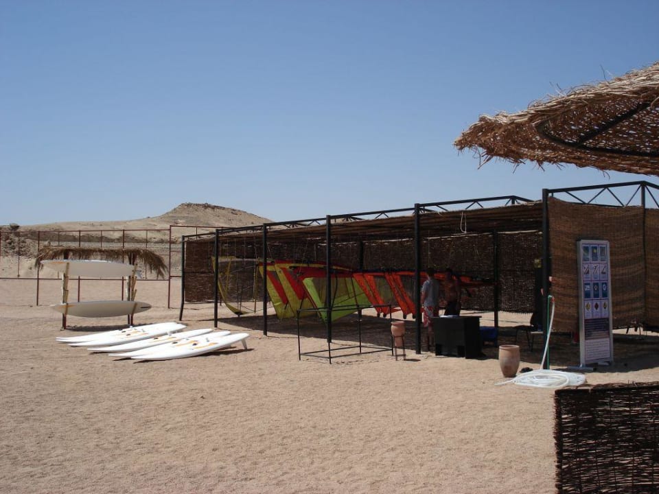 Ausleihstation von Kanus und Surfbrettern  TUI MAGIC LIFE Kalawy