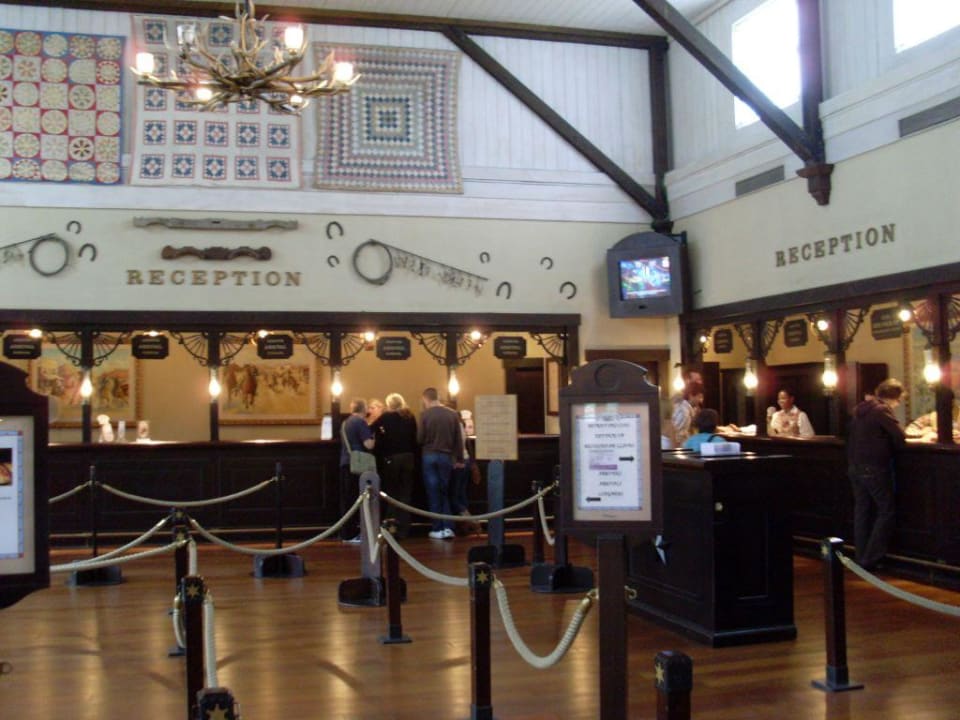 Empfang / Check-In Disney's Hotel Cheyenne
