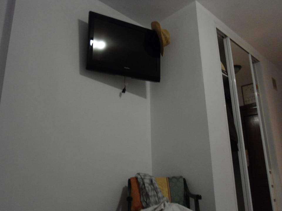 TV an Wand Hotel Rincon Sol