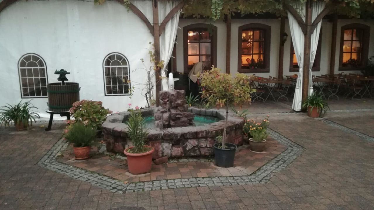 Innenhof Landhotel Weingut Hopp