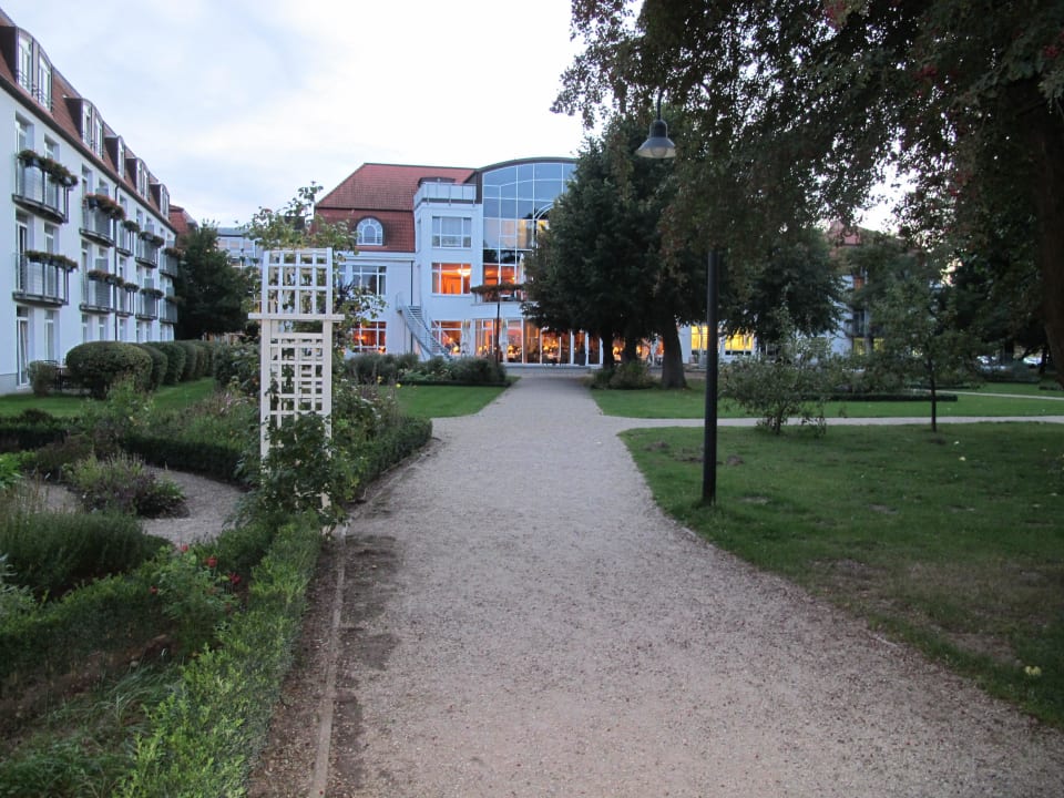 Blick in den Garten Seehotel Großherzog von Mecklenburg