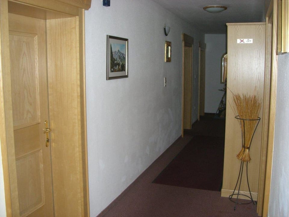 Flur zu den Zimmern Oberlehenhof Appartement