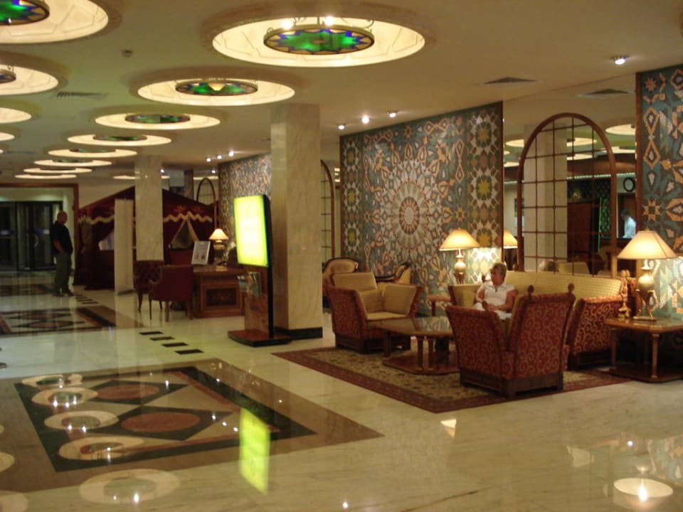 Lobby und Eingang Hilton Garden Inn Ras Al Khaimah