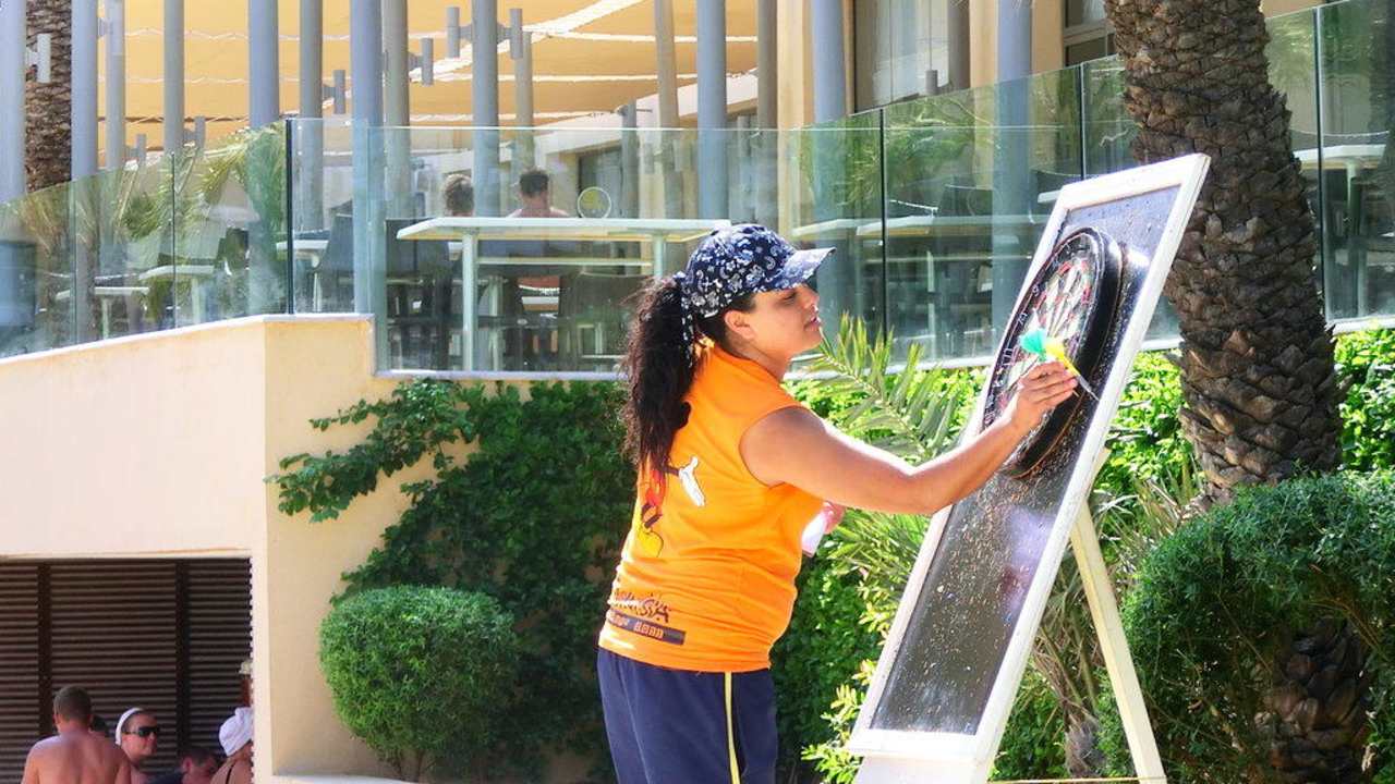 Dartspiele mit Mimi Hotel Rosa Beach