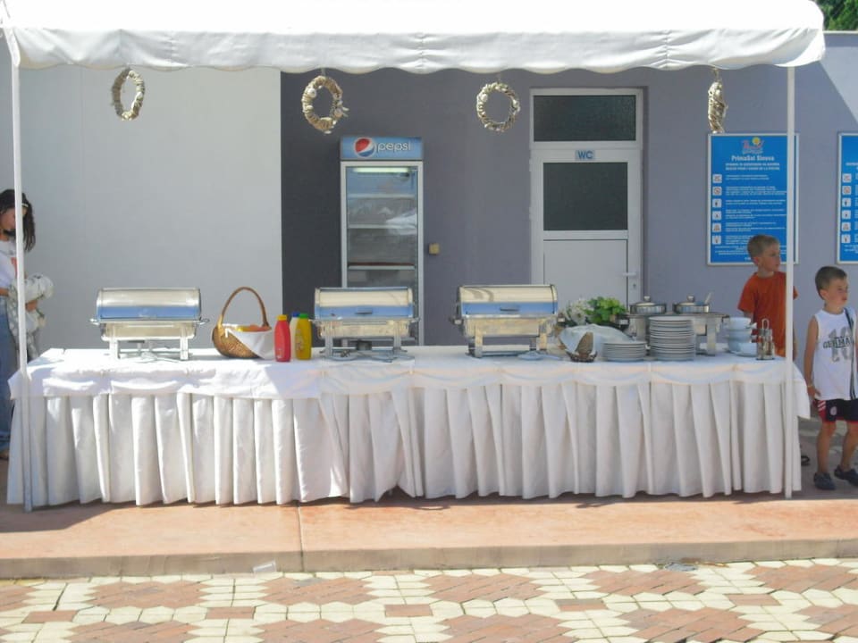 High Noon  Mittagssnack am Pool Hotel Sineva Beach