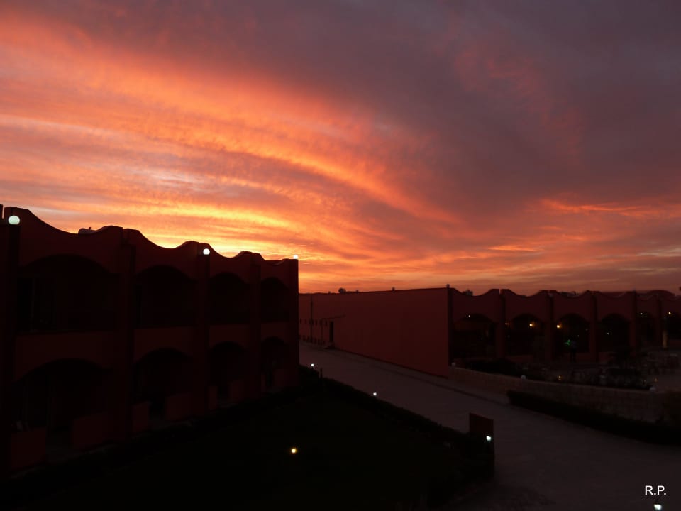 Super Wolken Three Corners Happy Life Beach Resort